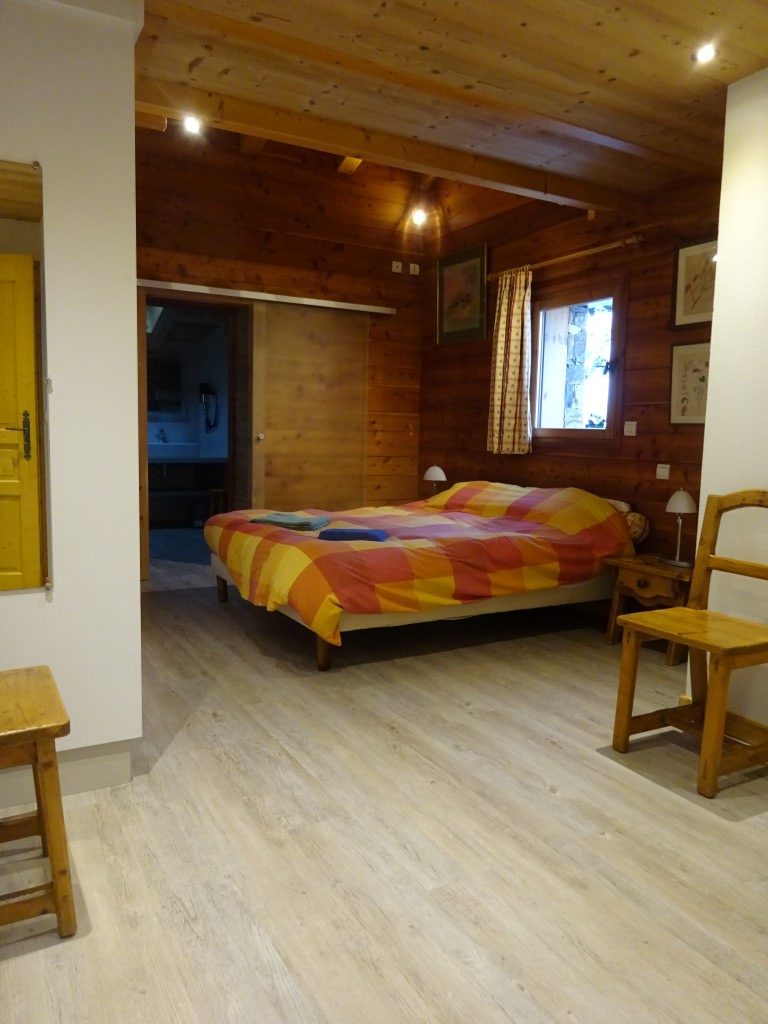 En suite double room at Ski Breezy Chamonix